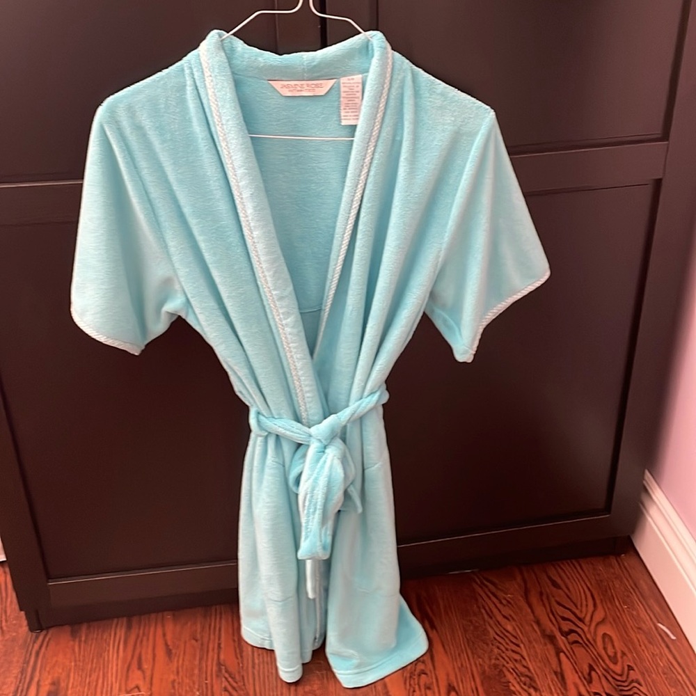 NWOT Blue Cozy Robe for Relaxed Comfort by Jasmine Rose size S.